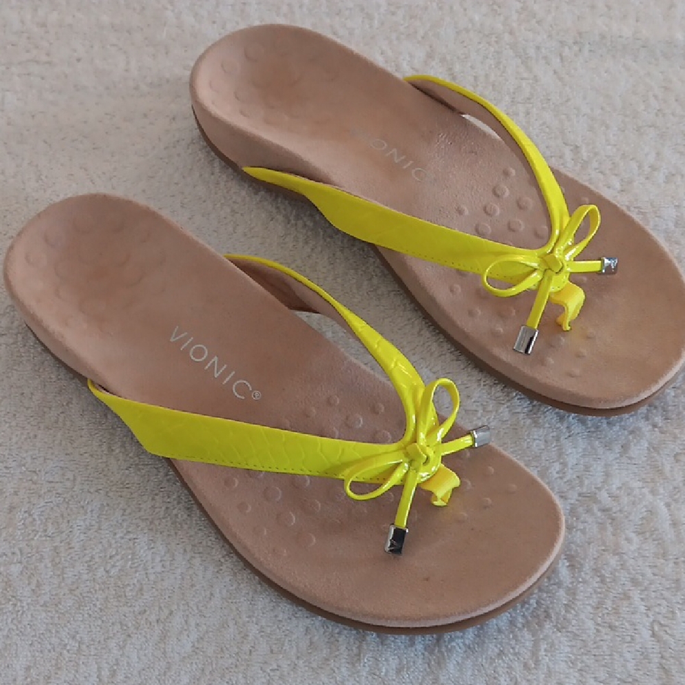 NWOT Vionic Bella Leather Thong Sandals